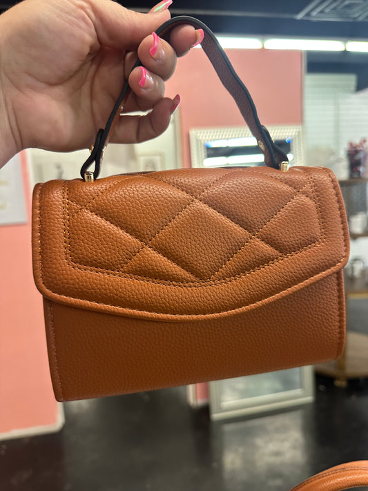 Small brown leather purse w/ shoulder strap One si