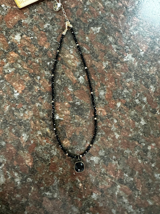 Black bead necklace short