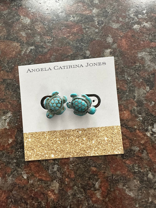 Turquoise turtle studs