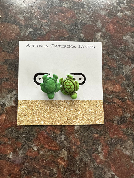 Green turtle studs